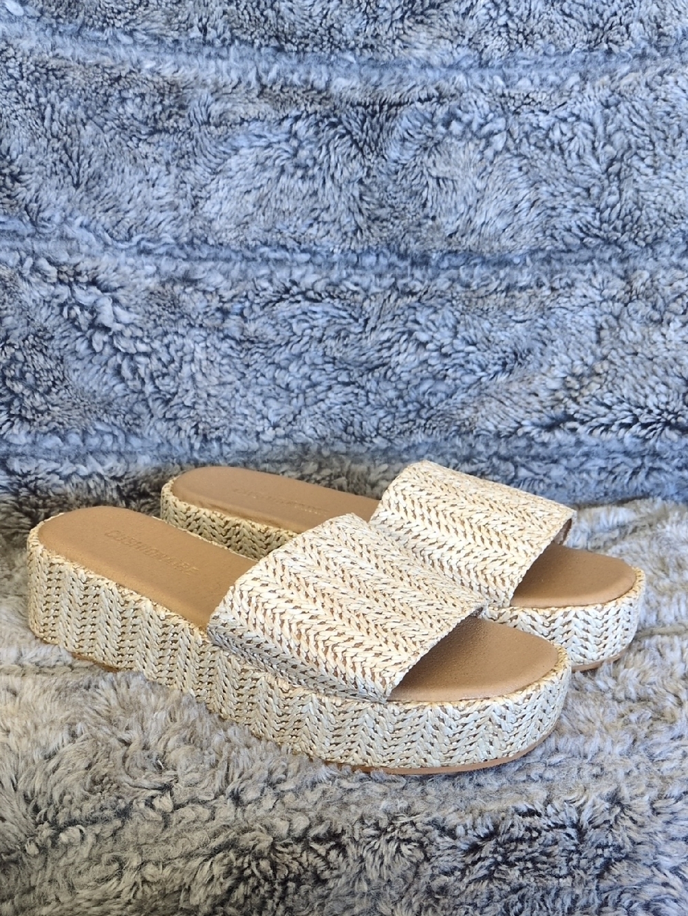 Cushionaire Kudos Platform Sandals Women's 8